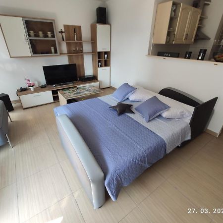 Apartman Antonela With Free Garage Parking Lägenhet Split Exteriör bild