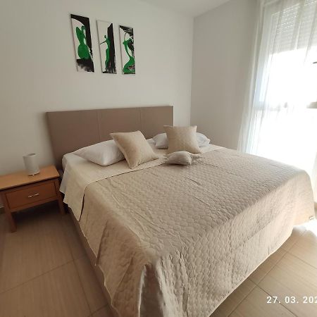 Apartman Antonela With Free Garage Parking Lägenhet Split Exteriör bild