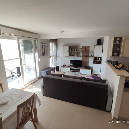 Apartman Antonela With Free Garage Parking Lägenhet Split Exteriör bild