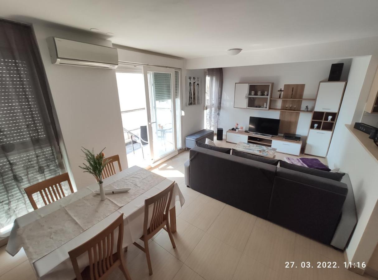 Apartman Antonela With Free Garage Parking Lägenhet Split Exteriör bild