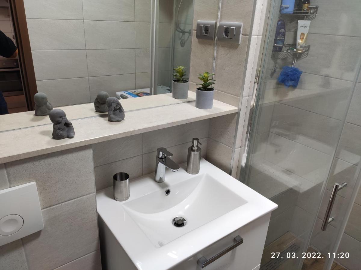 Apartman Antonela With Free Garage Parking Lägenhet Split Exteriör bild