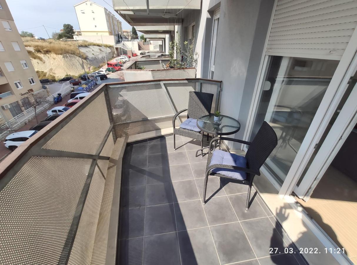 Apartman Antonela With Free Garage Parking Lägenhet Split Exteriör bild