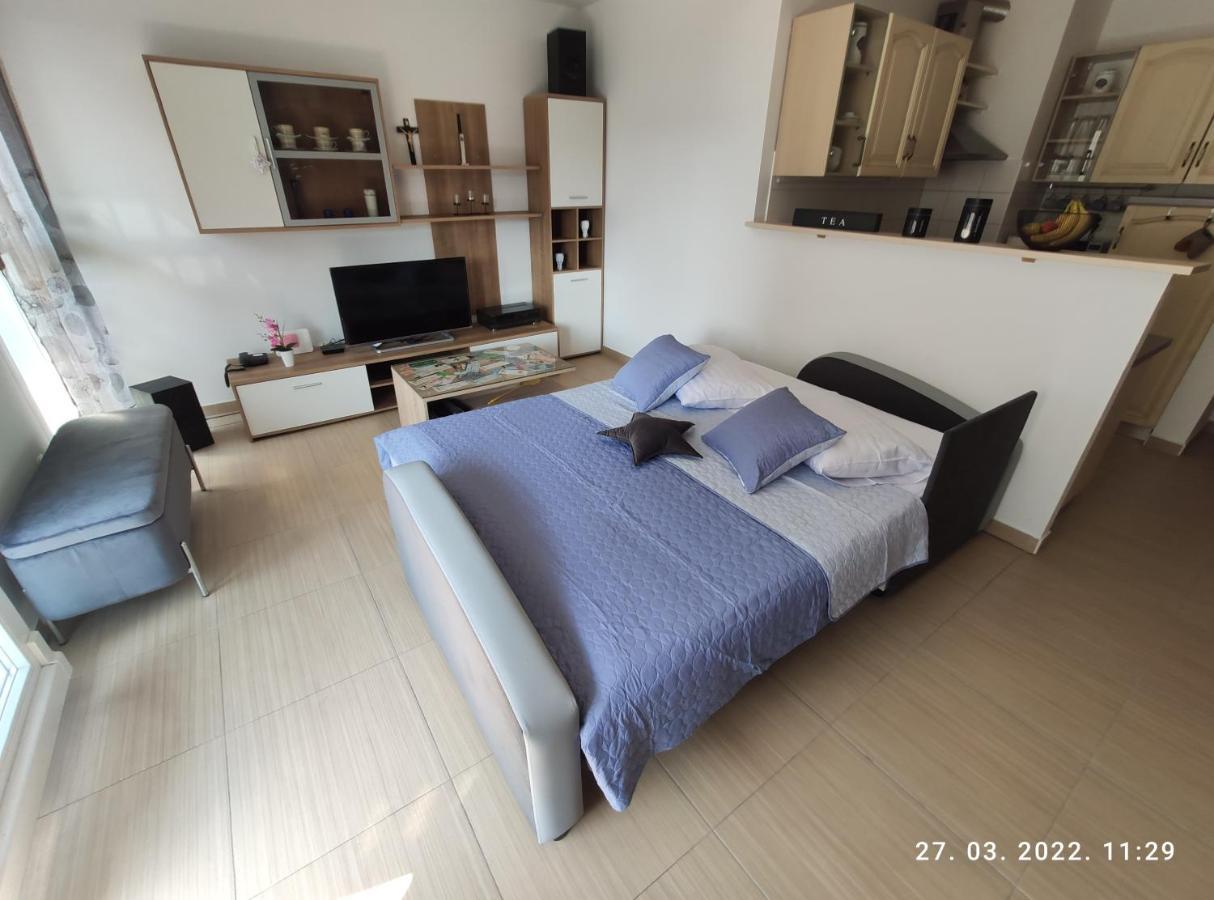 Apartman Antonela With Free Garage Parking Lägenhet Split Exteriör bild