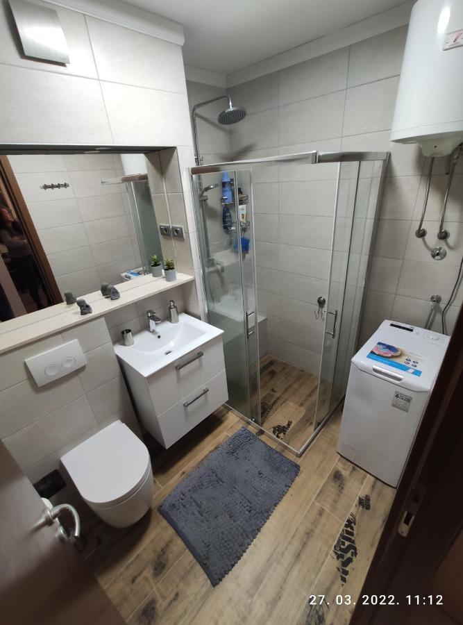Apartman Antonela With Free Garage Parking Lägenhet Split Exteriör bild