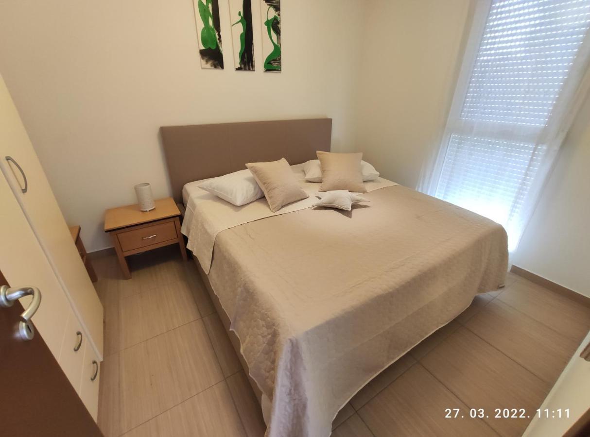 Apartman Antonela With Free Garage Parking Lägenhet Split Exteriör bild