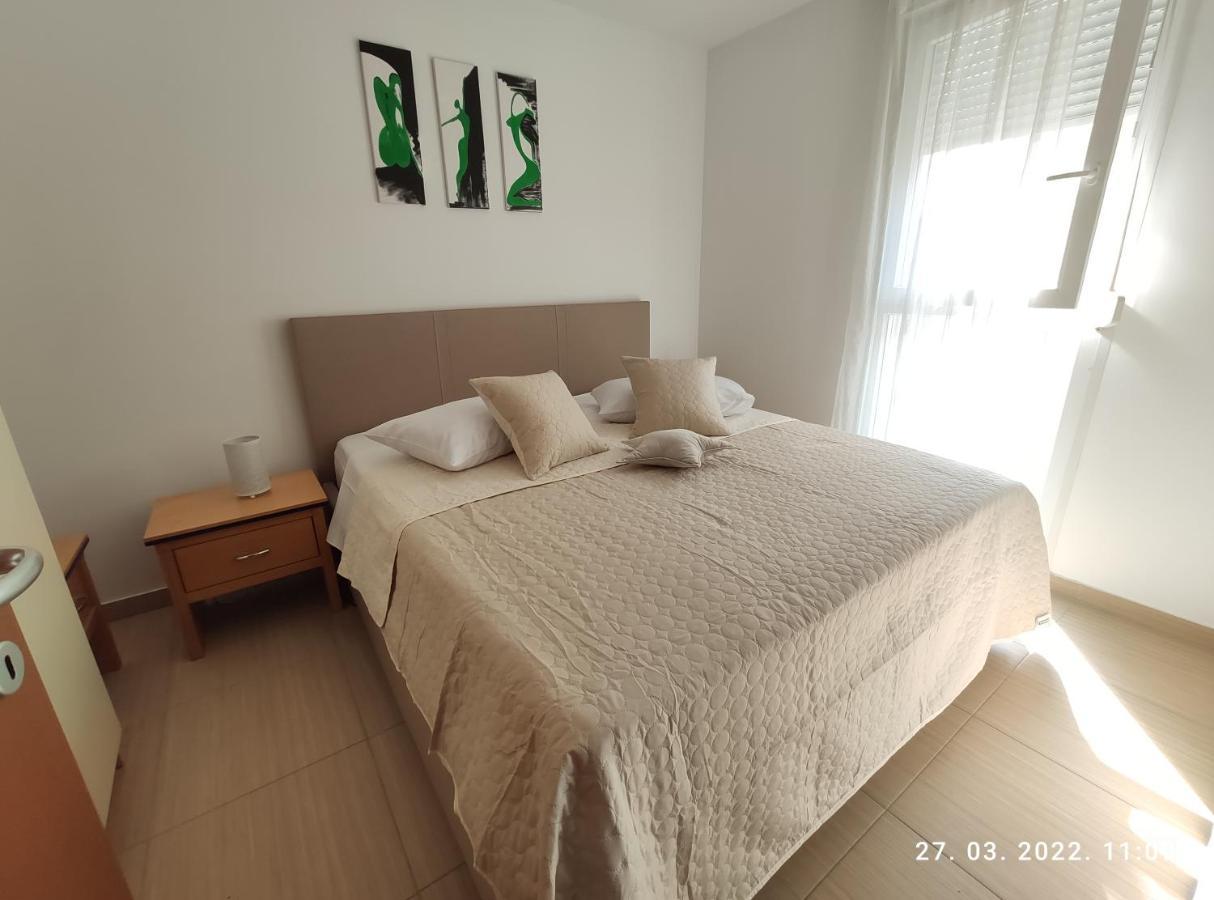 Apartman Antonela With Free Garage Parking Lägenhet Split Exteriör bild