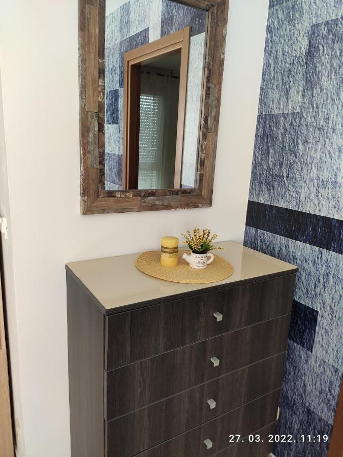 Apartman Antonela With Free Garage Parking Lägenhet Split Exteriör bild