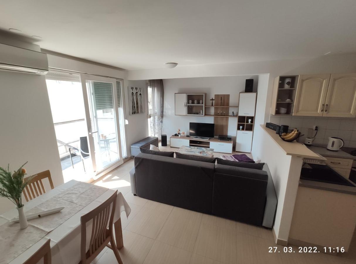 Apartman Antonela With Free Garage Parking Lägenhet Split Exteriör bild