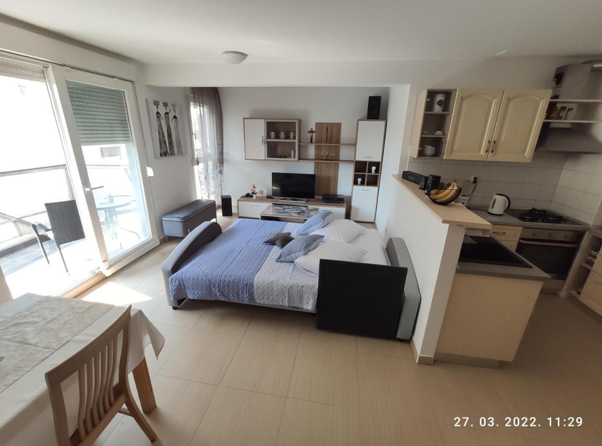 Apartman Antonela With Free Garage Parking Lägenhet Split Exteriör bild