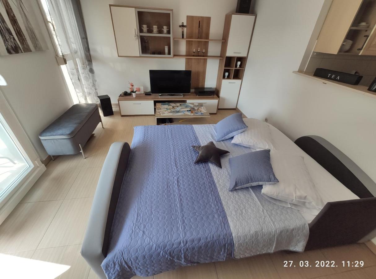 Apartman Antonela With Free Garage Parking Lägenhet Split Exteriör bild